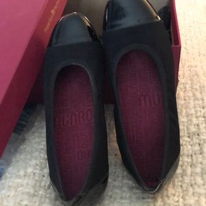 Munro Black Henlee Flats Size 8-medium width